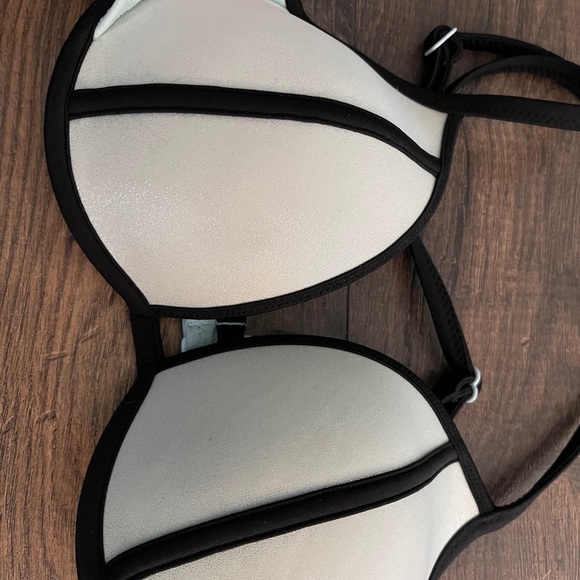 Victoria secret Pink 32c bikini top - Picture 2 of 4